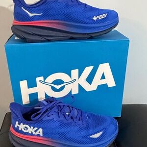 HOKA Clifton 9 GTX Shoe (Women) 9.5B Sneakers